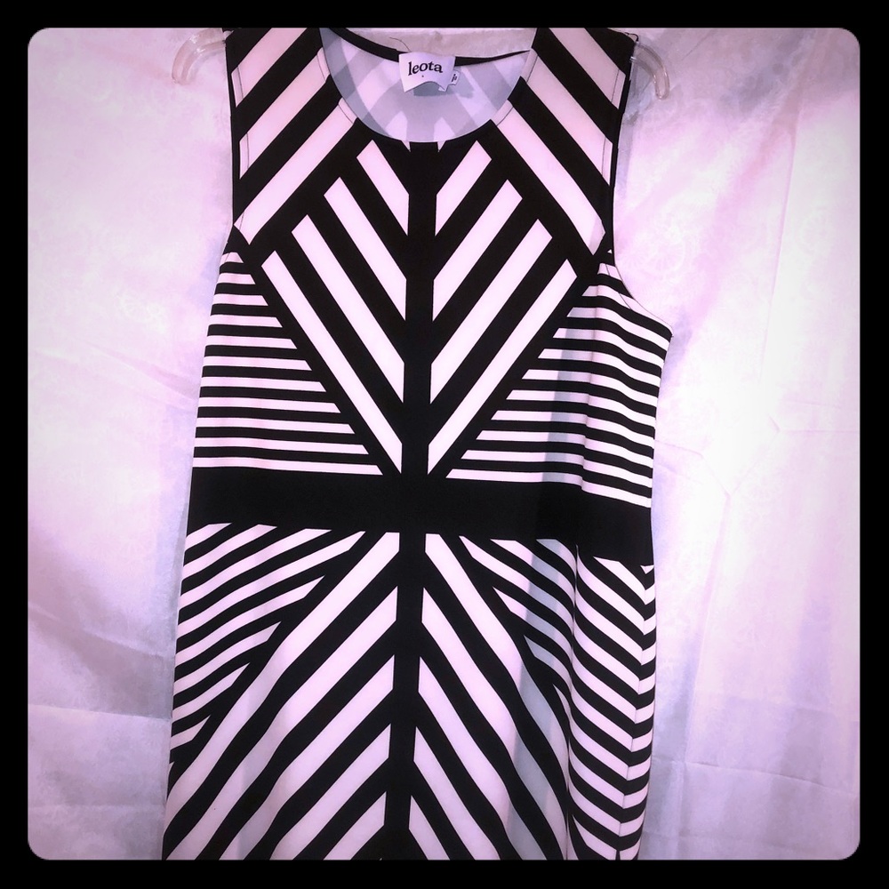 Leota Black and white pattern sleeveless dress